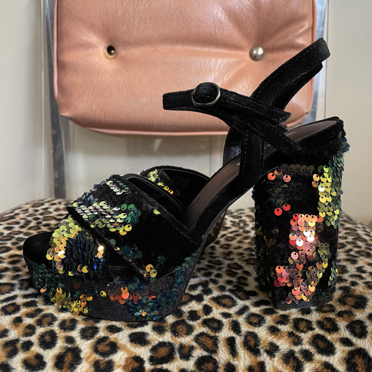 Heels Call It Spring Size 8
