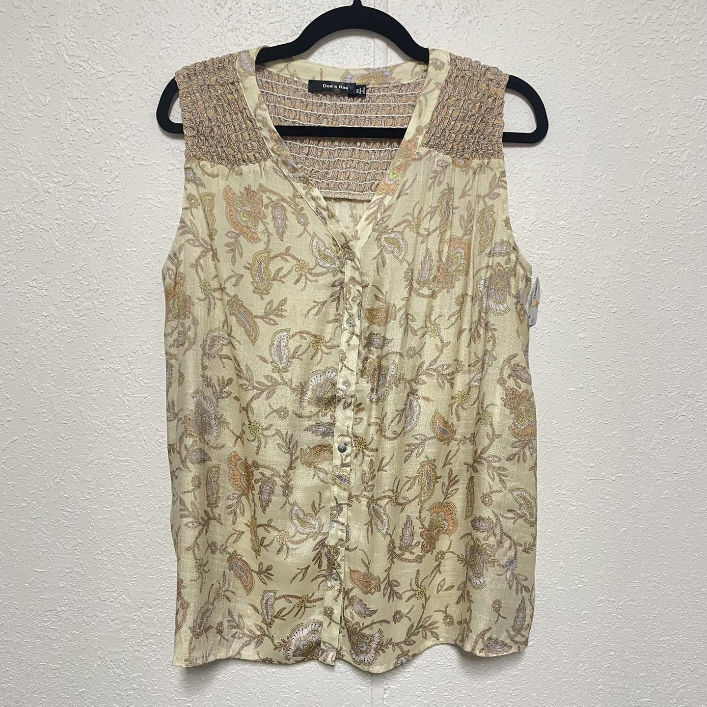 Top Doe & Rae Size Medium