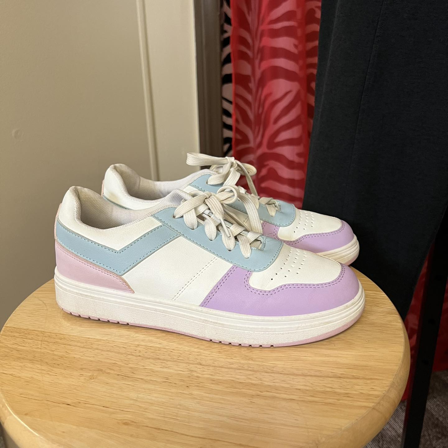 Sneakers Pony Size 6.5