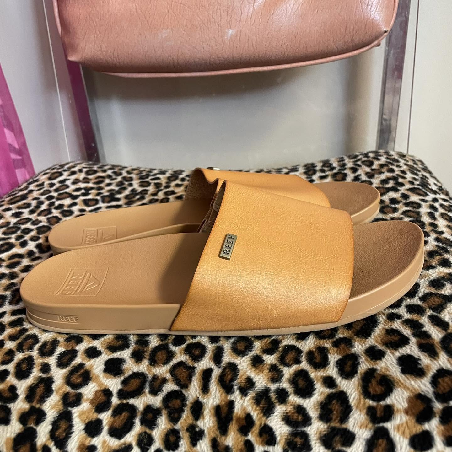 Sandals Reef Size 9