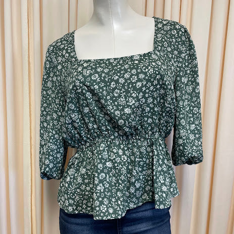 Top ROKOKO Size Medium