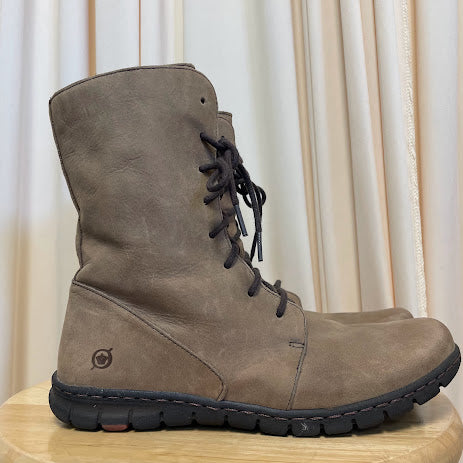 Boots Born Size 8