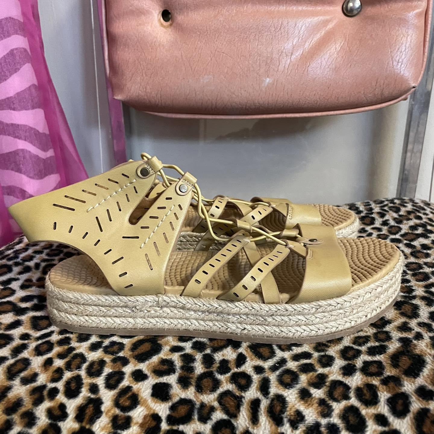 Sandals Baretraps Size 8