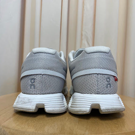 Sneakers On Cloud Size 6.5