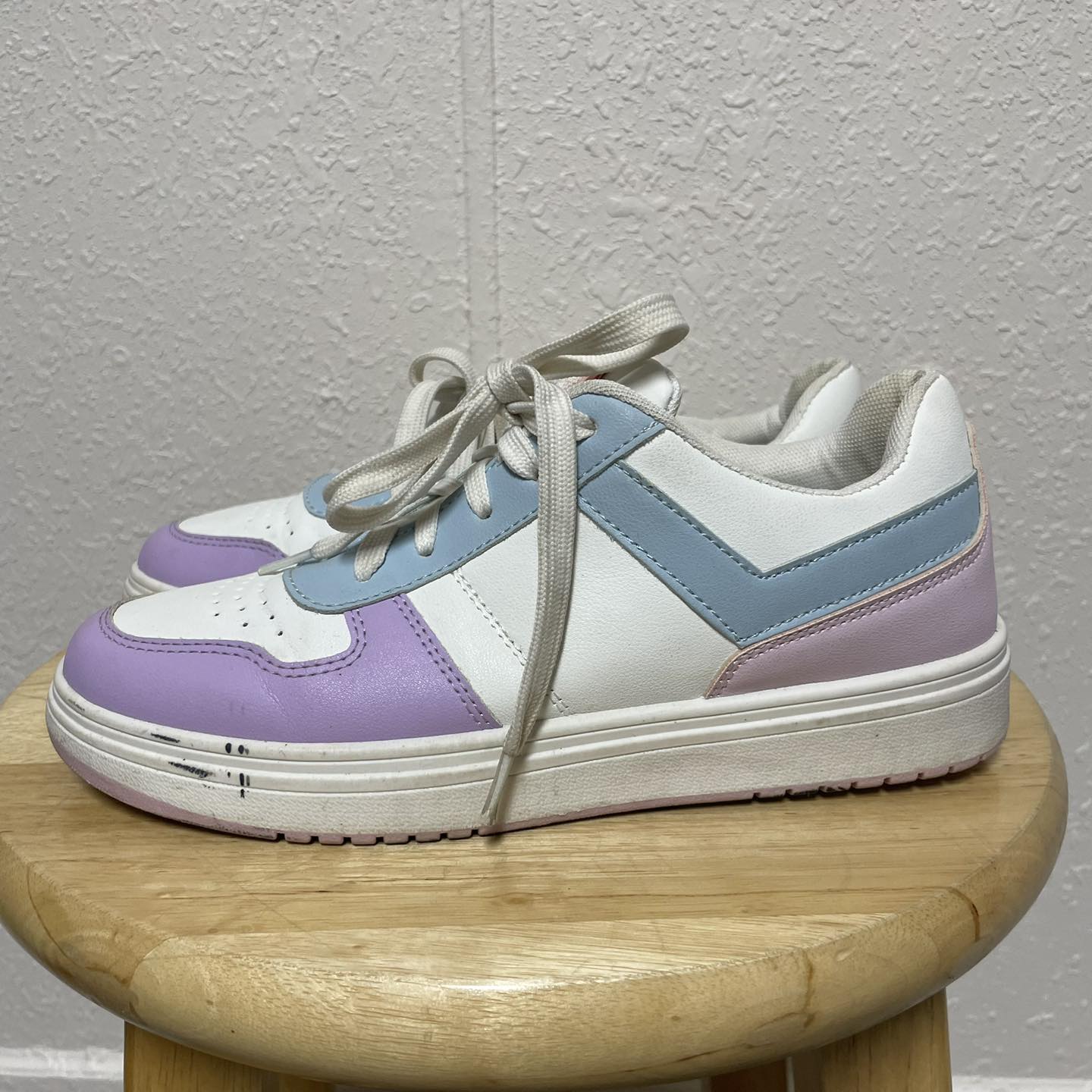 Sneakers Pony Size 6.5