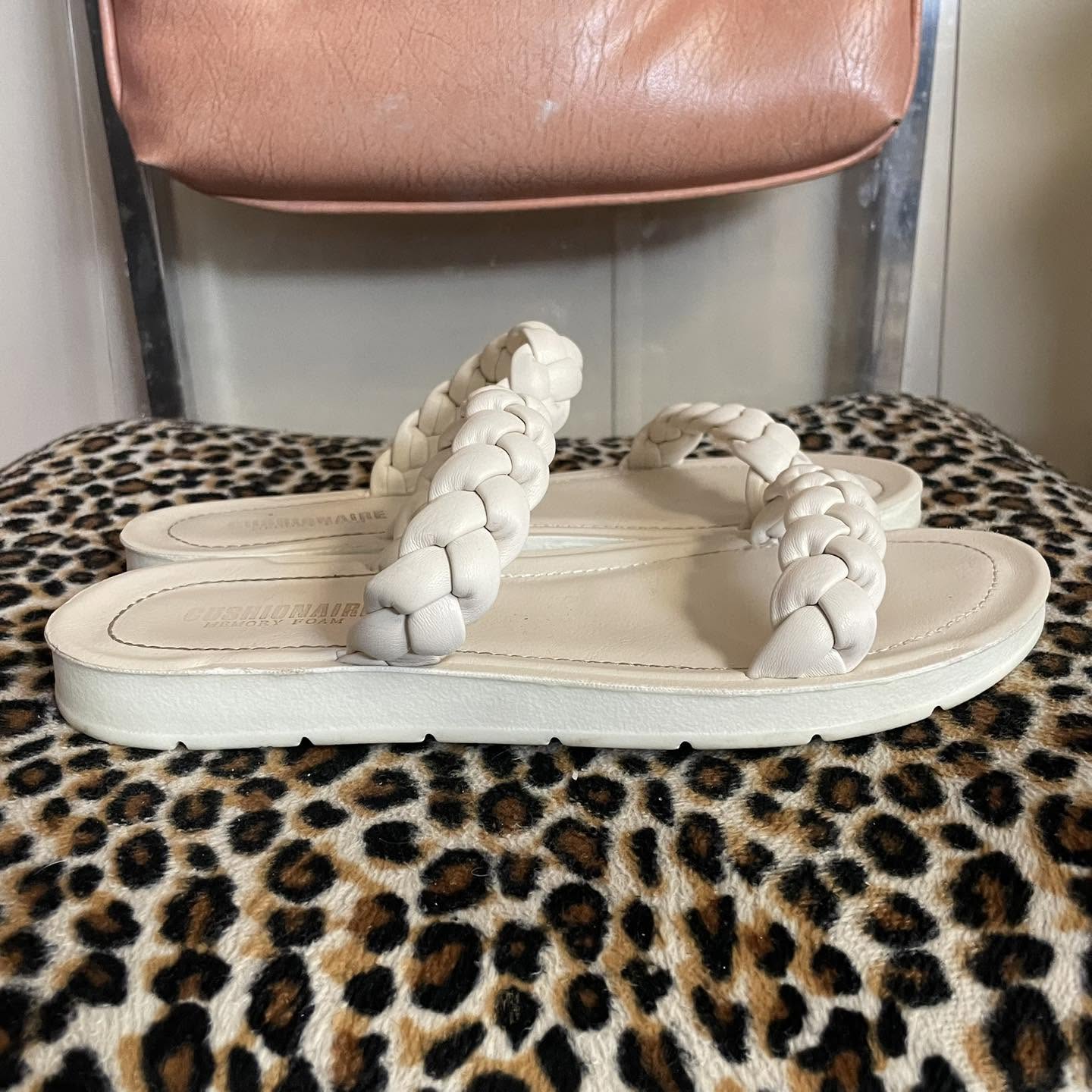 Sandals Cushionaire Size 8.5