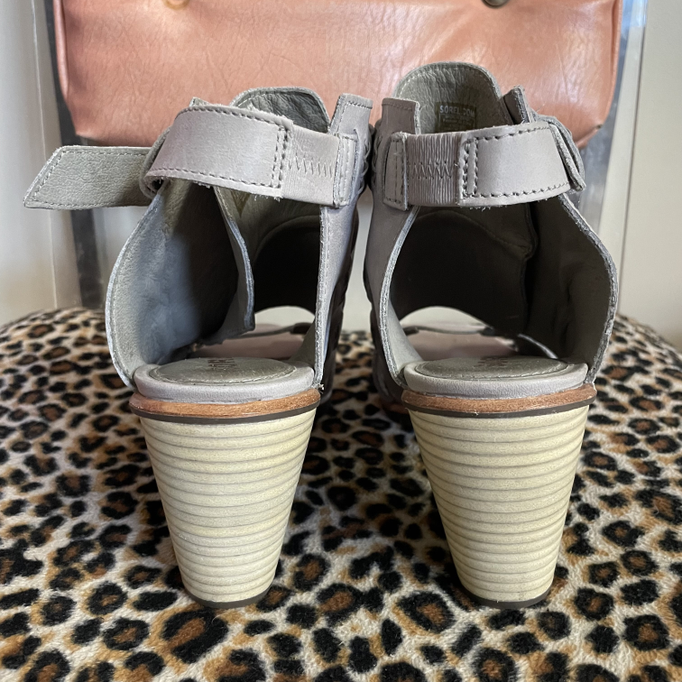 Heels Sorel Size 9