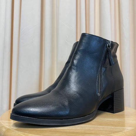 Booties Life Stride Size 9.5