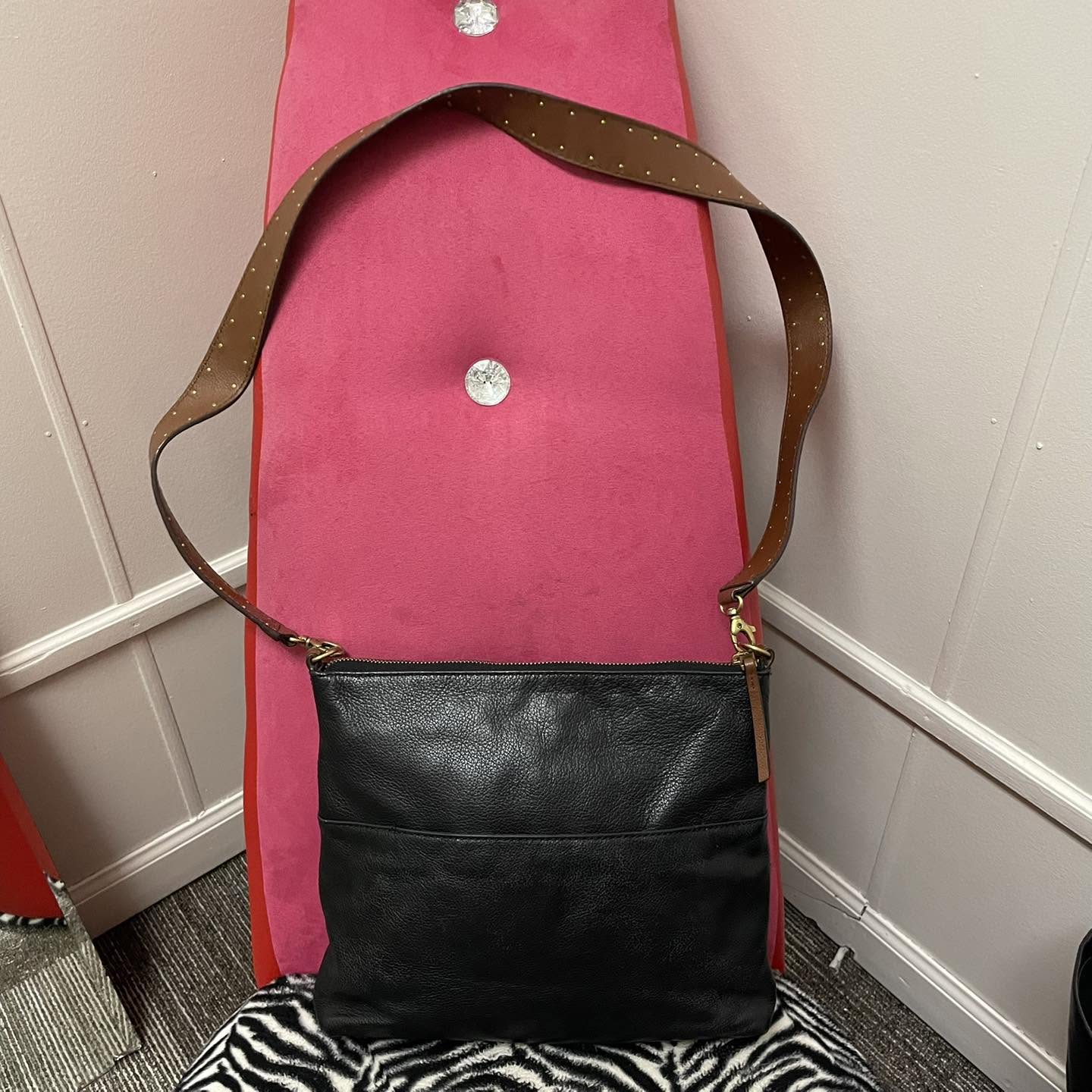 Crossbody Fossil