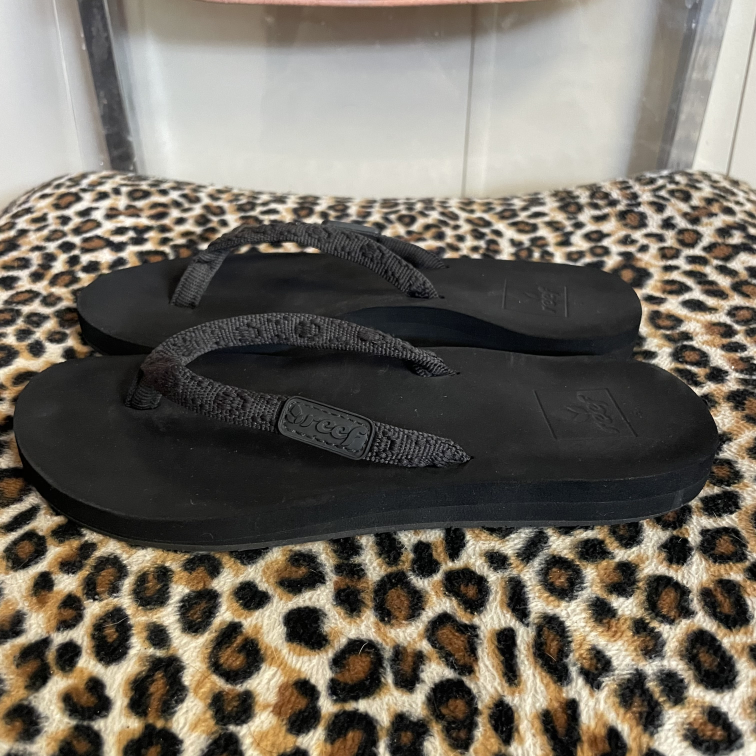 Sandals Reef Size 5