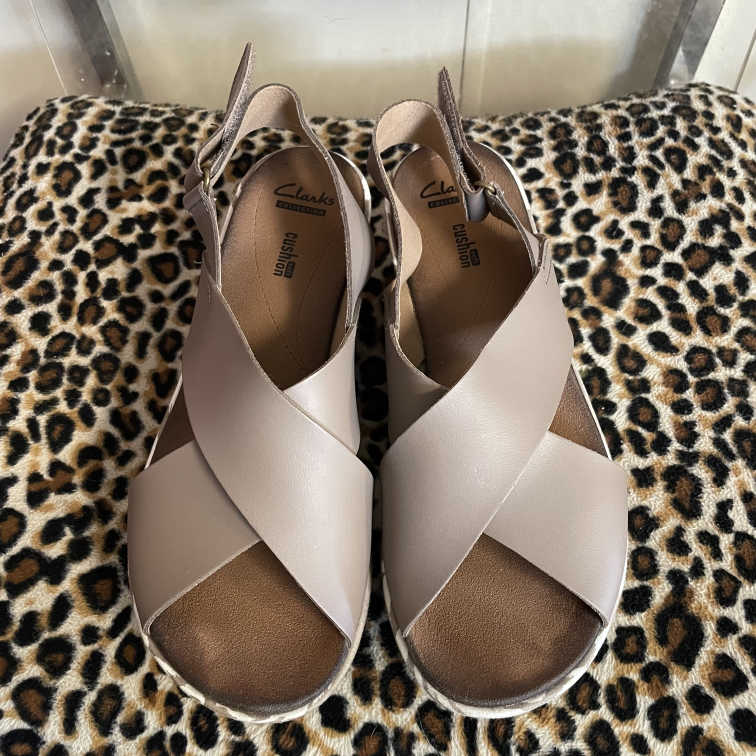 Sandals Clarks Size 8