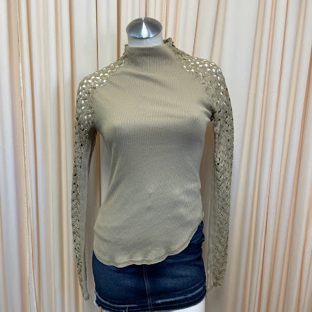 Top Aemi + Co Size Large