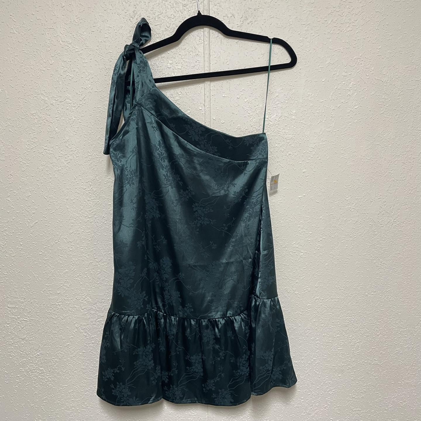 Dresses BaeVely Size Medium