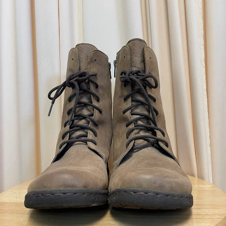Boots Born Size 8