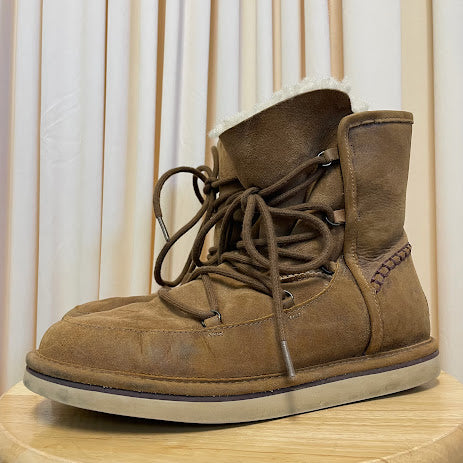 Boots UGG Size 8