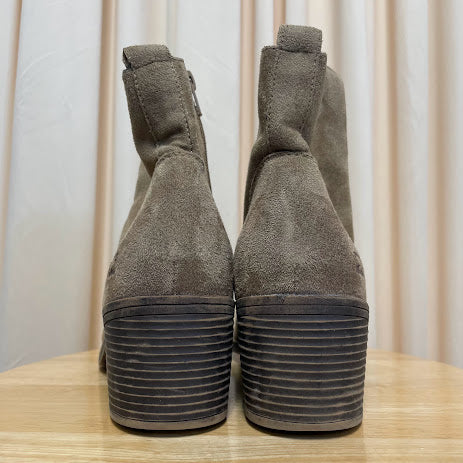 Booties Billabong Size 9