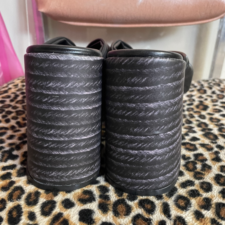 Heels MC Size 7