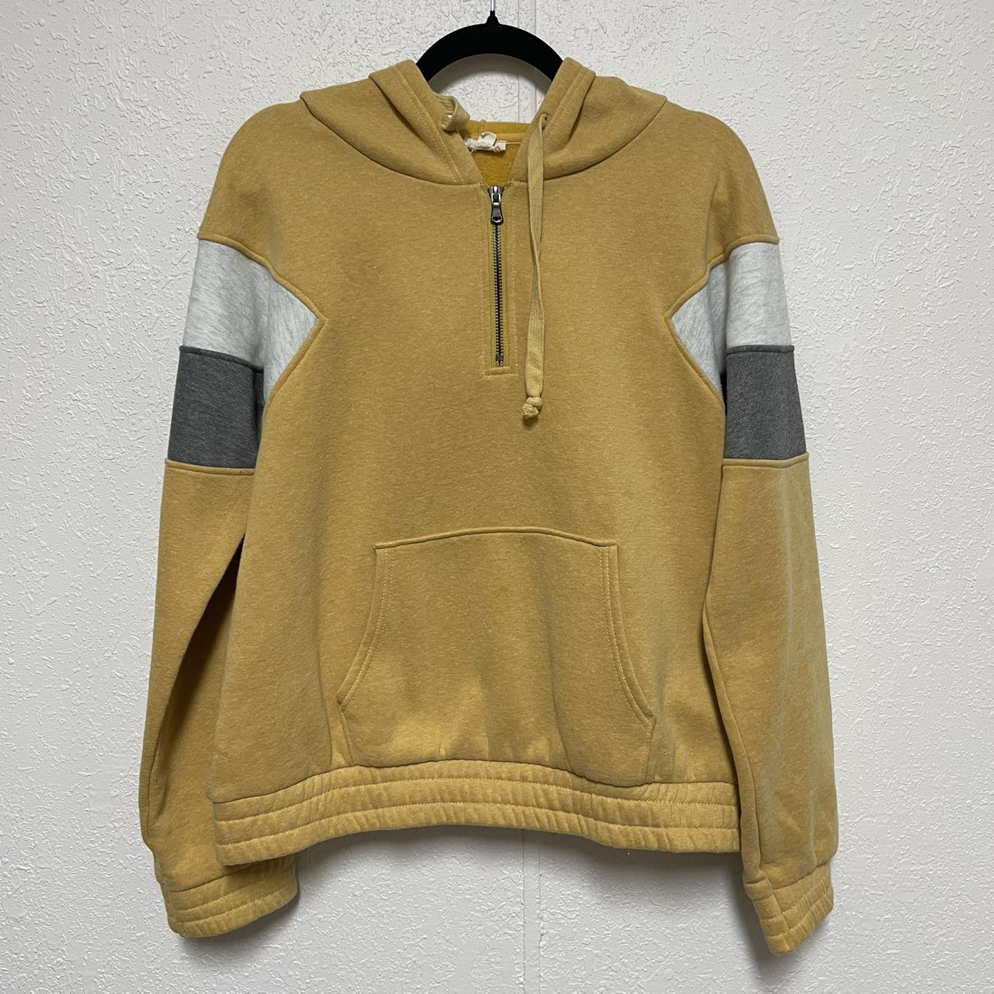 Sweaters hem & thread Size Medium