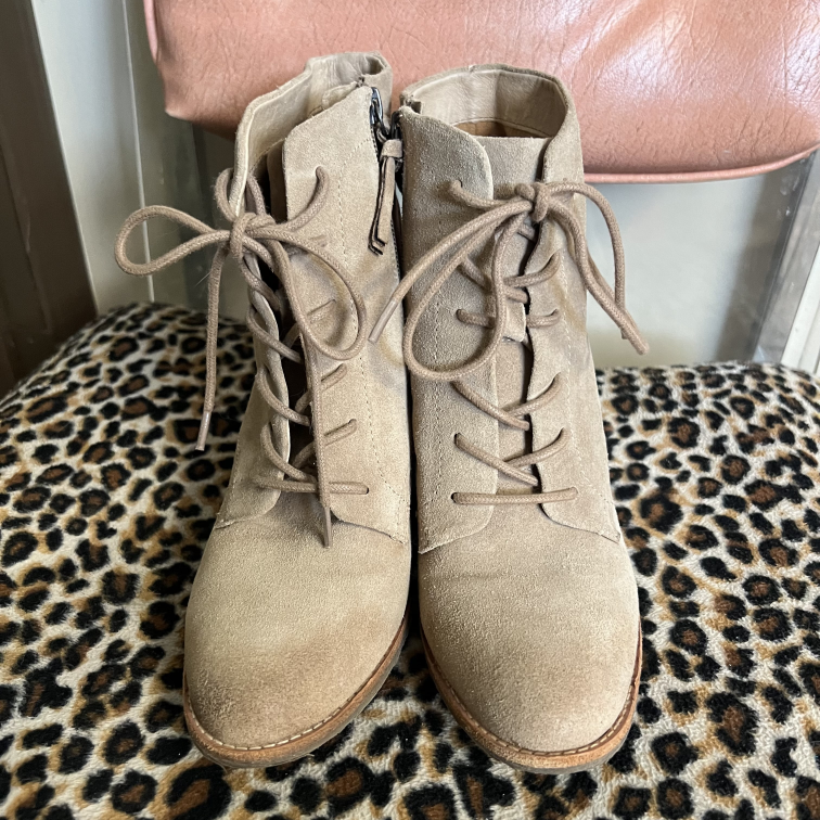 Boots Sofft Size 7