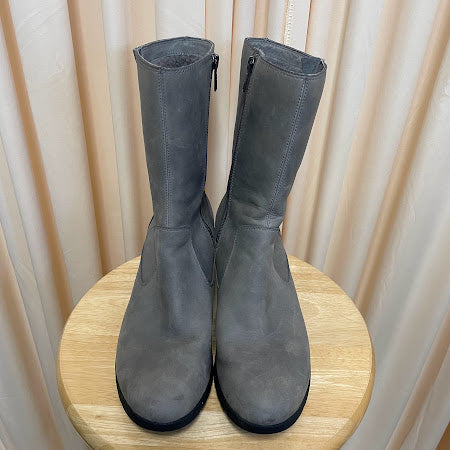 Boots UGG Size 9.5