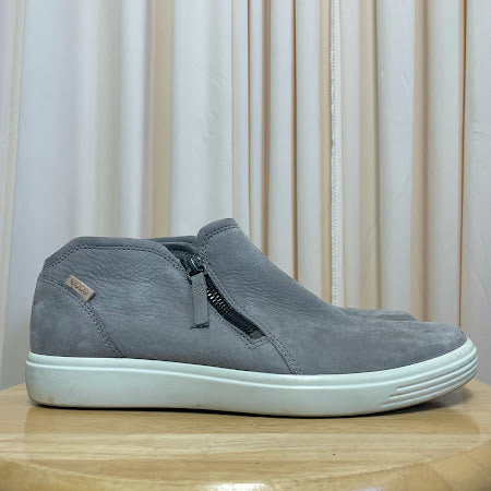 Slip On ECCO Size 8.5
