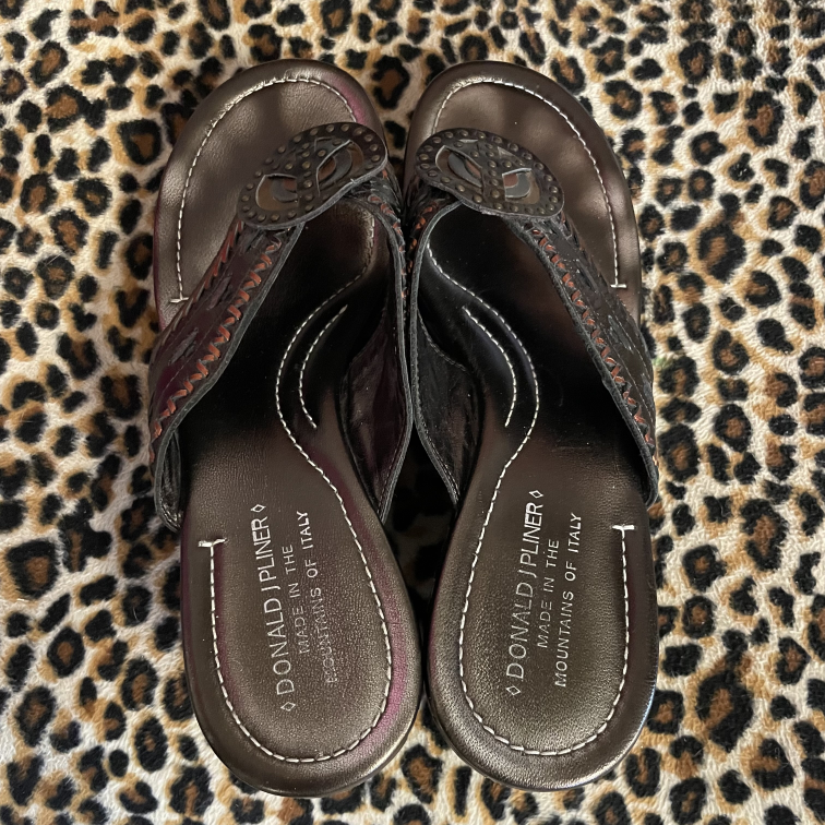 Sandals Donald J Pliner Size 8.5