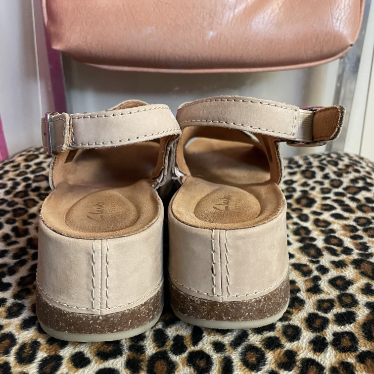 Sandals Clarks Size 8.5