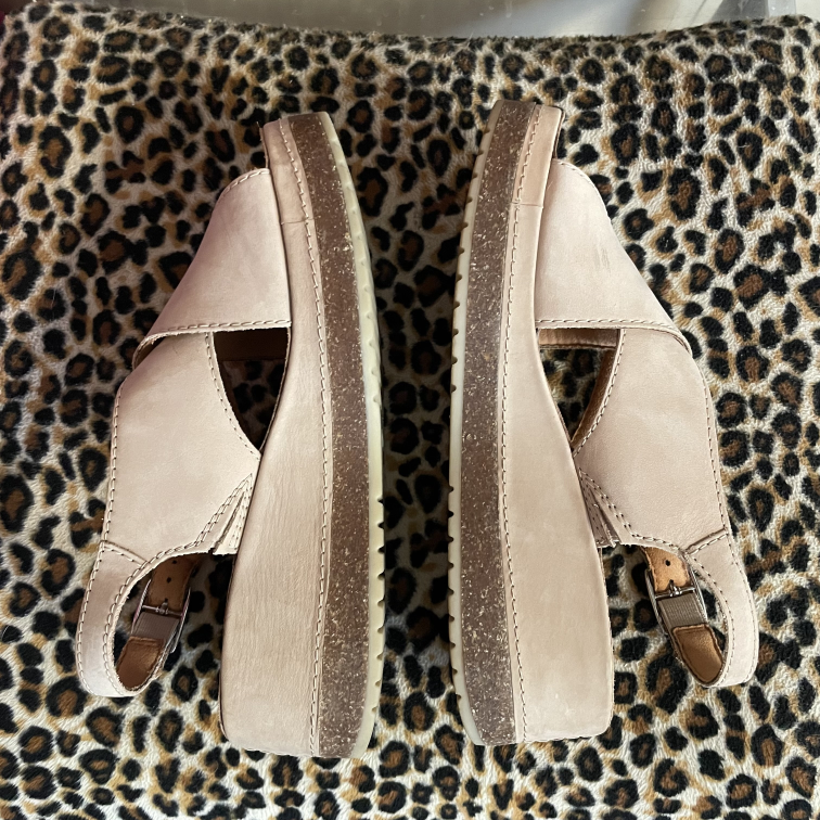 Sandals Clarks Size 8.5