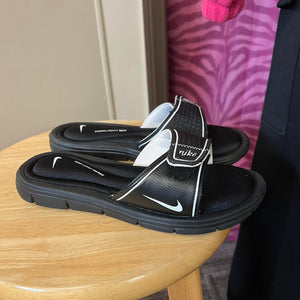 Sandals Nike Size 7