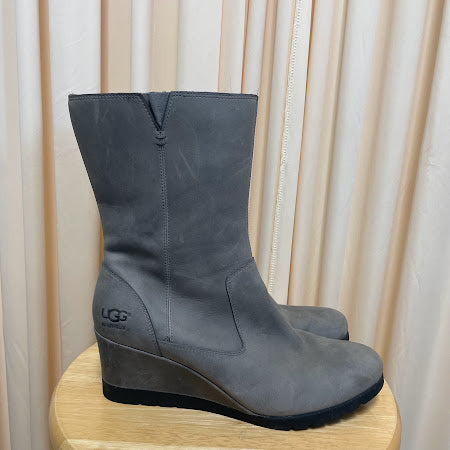 Boots UGG Size 9.5