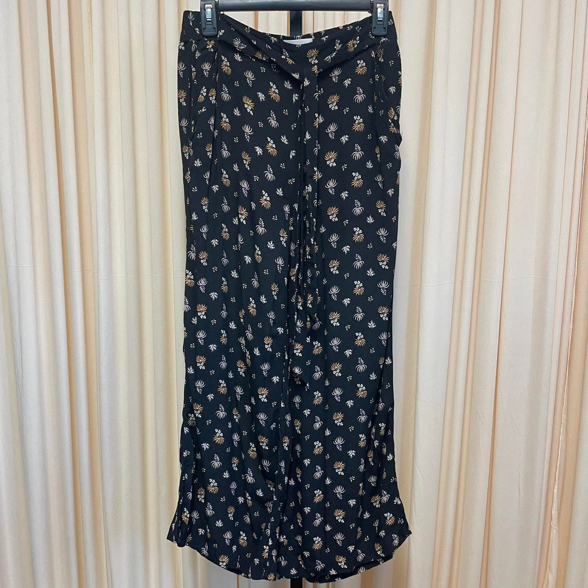 Pants wilfred Size Medium