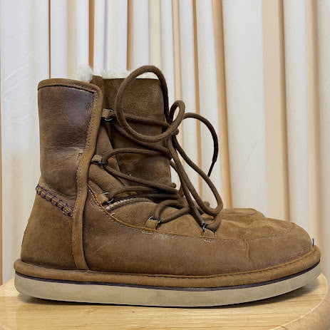Boots UGG Size 8