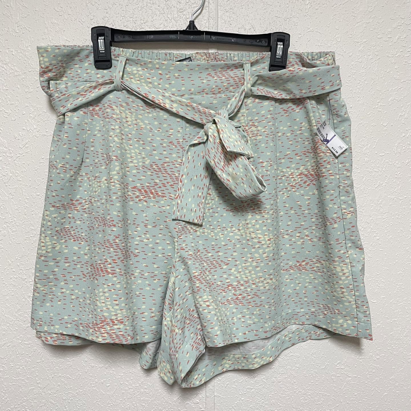 Shorts Torrid Size 2XL