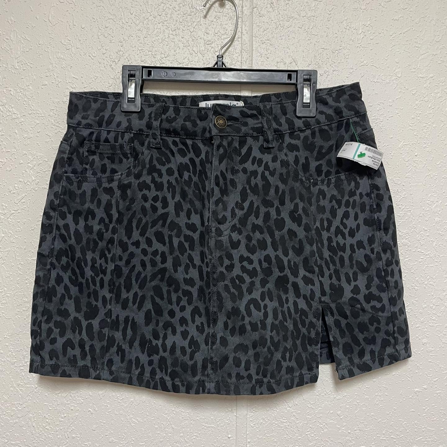 Skirts luvamia Size Medium