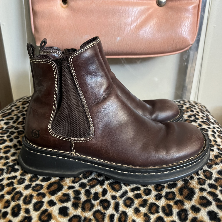 Boots Born Size 7