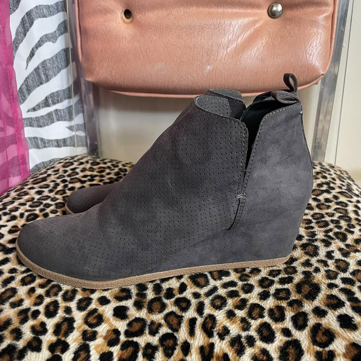 Boots Dolce Vita Size 8
