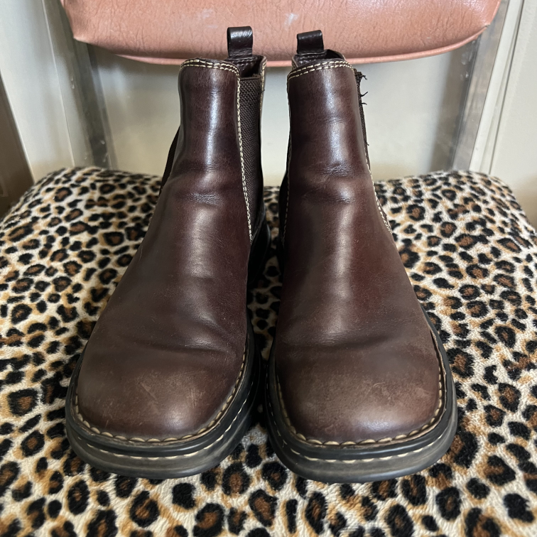Boots Born Size 7