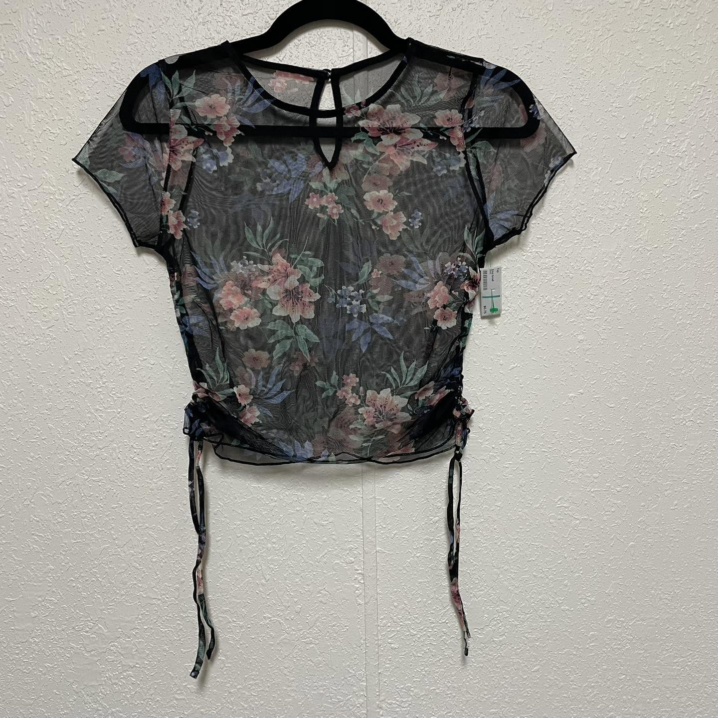 Top . Size Small