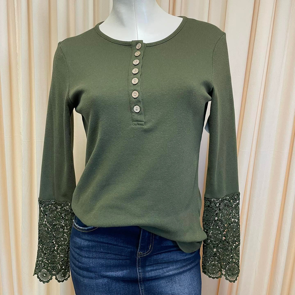Top . Size Small