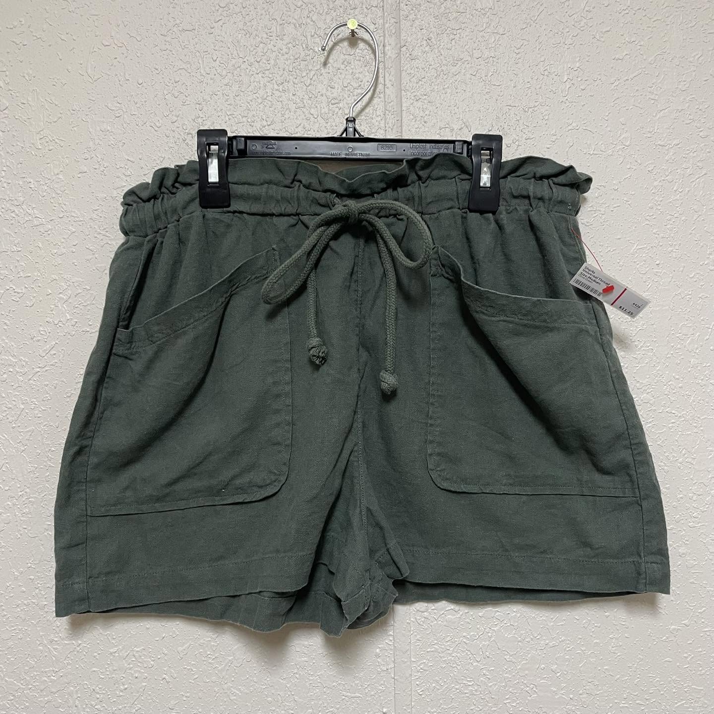 Shorts Universal Thread Size Medium